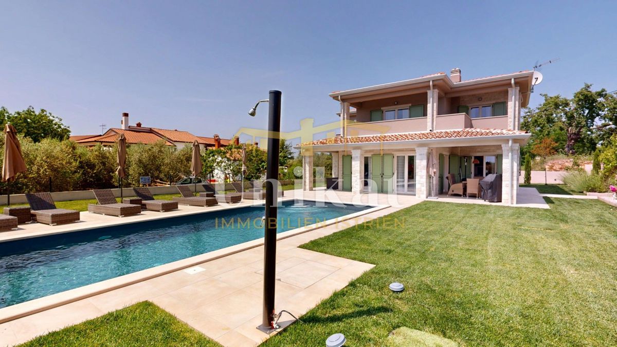 Hiša blizu Vižinade - vrt, bazen, 4 spalnice